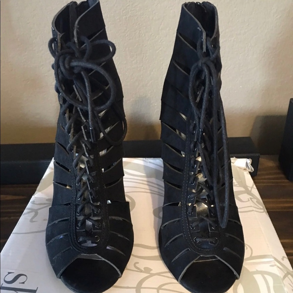 Heels - Picture 6 of 8